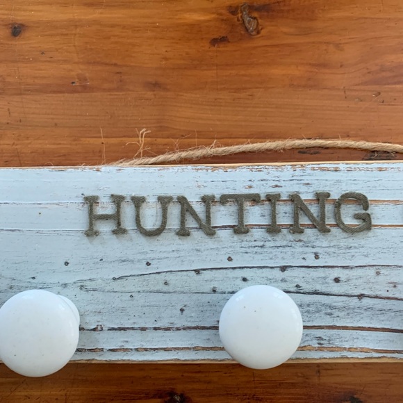 Hunting Cap Hanging Rack - Picture 3 of 4